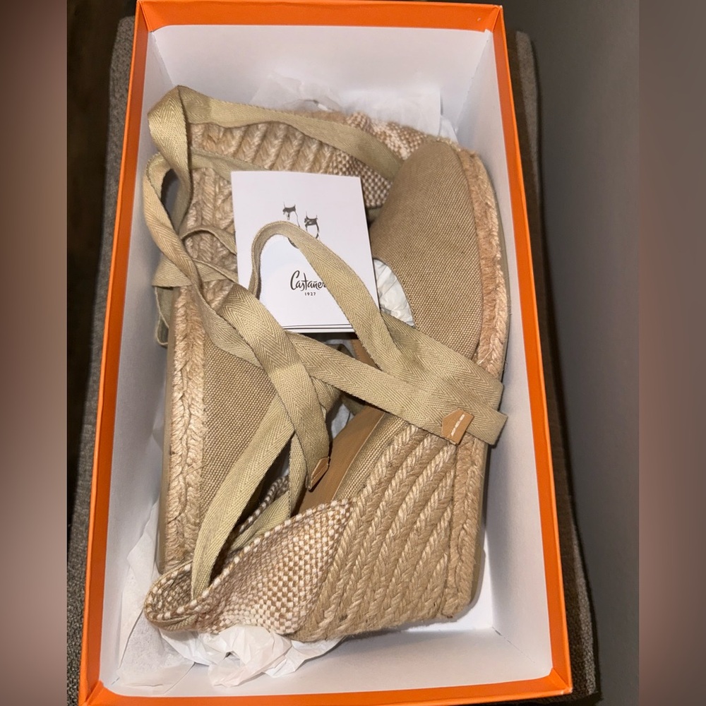 NIB Castañer Carina Espadrille Wedge Sandals in natural